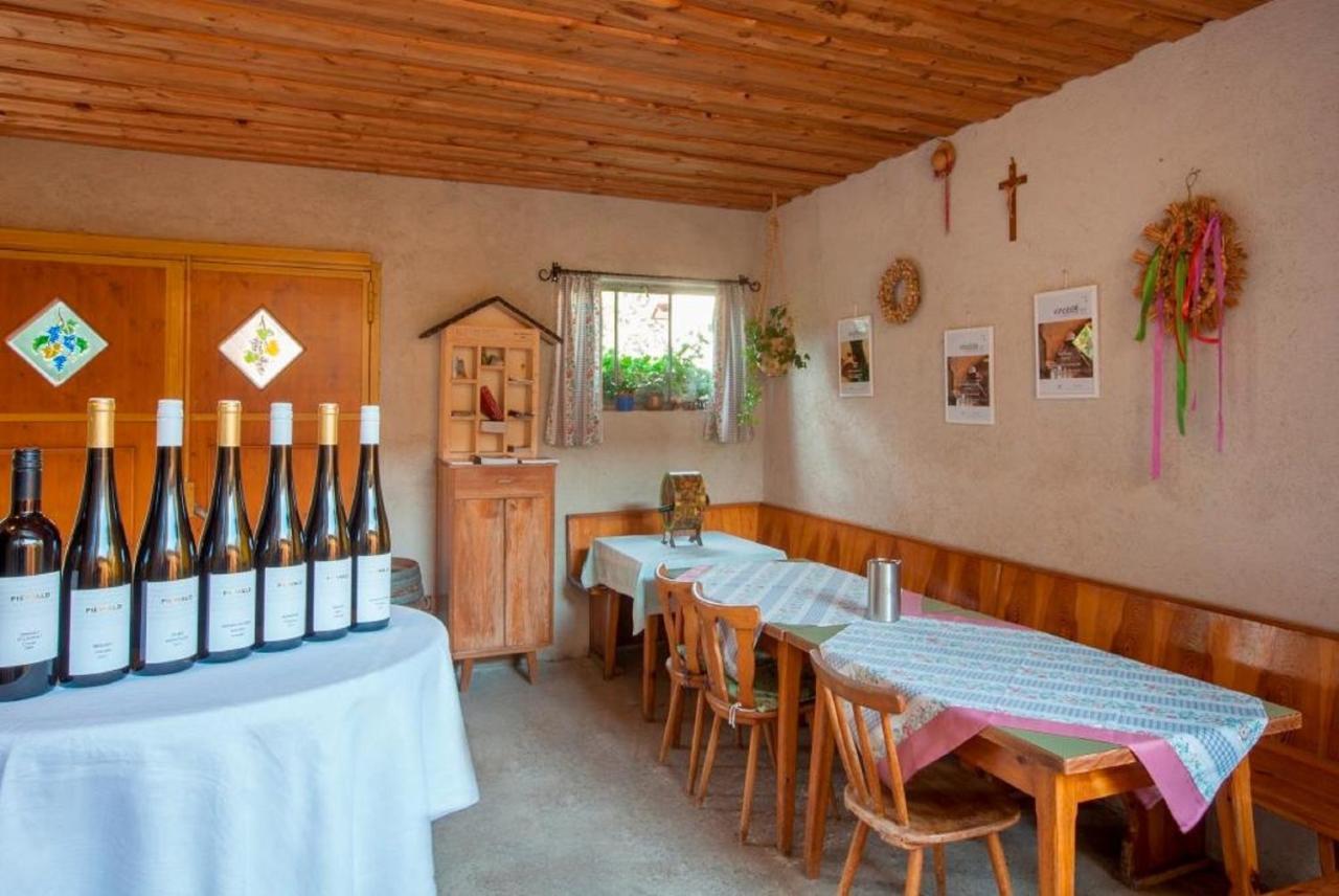 Weingut Piewald Lägenhet Gut am Steg Exteriör bild